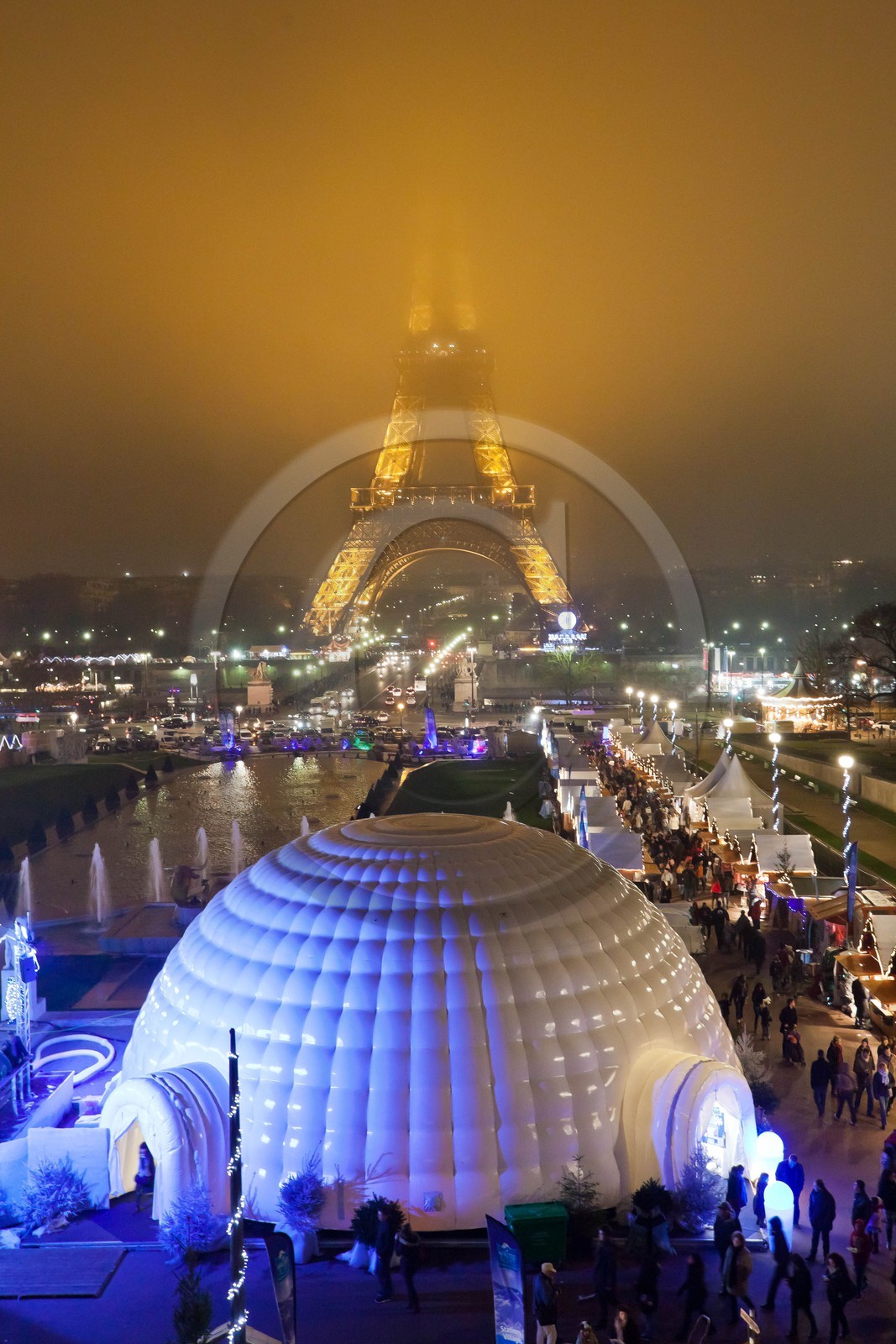 Paris, 2011, le village de Noël du Trocadéro et son univers de neige et glace