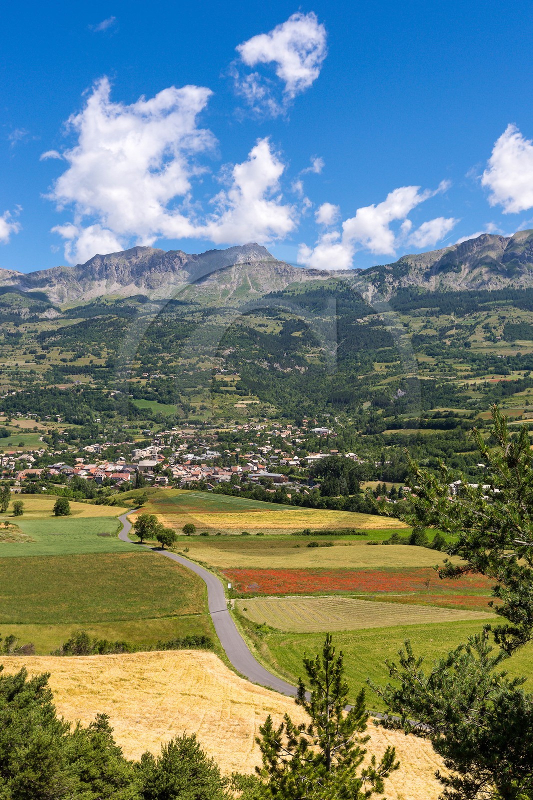 Pays de Serre-Ponçon, village de Chorges