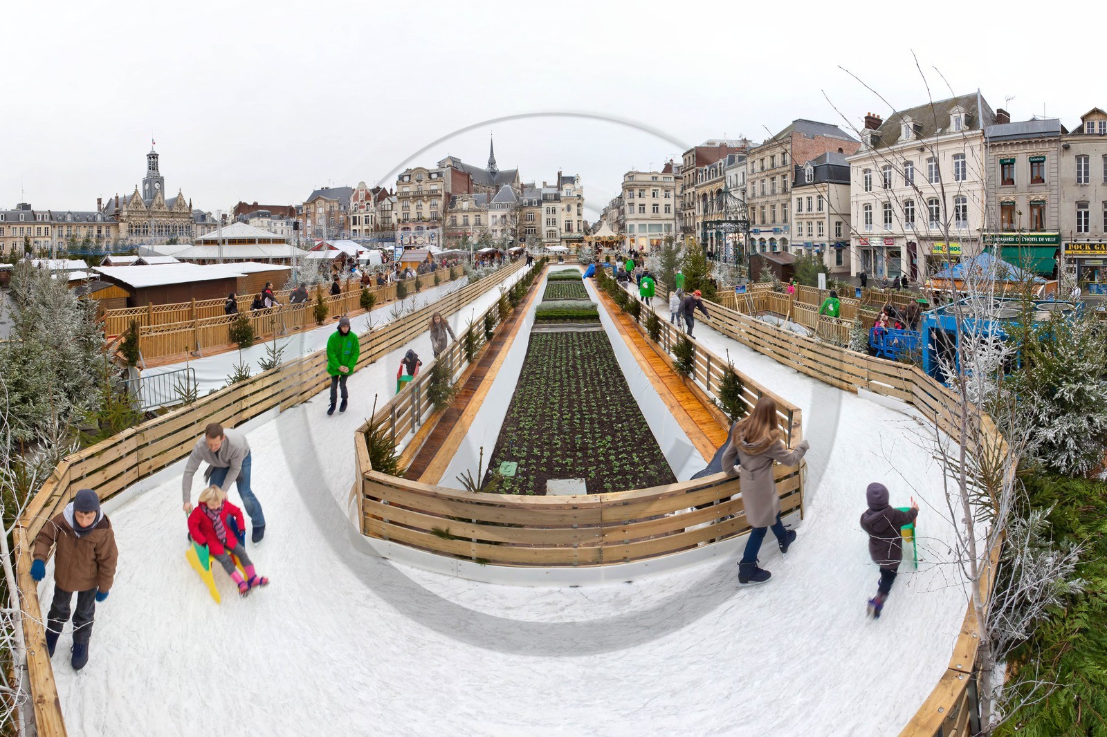 La patinoire en glace naturelle installée par Synerglace à Sai