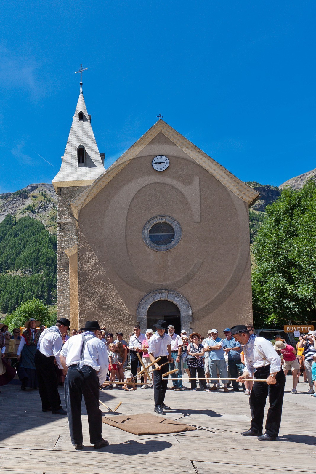 La fête de la Sainte-Anne à Prapic, fin juillet, danses locales, rigodon