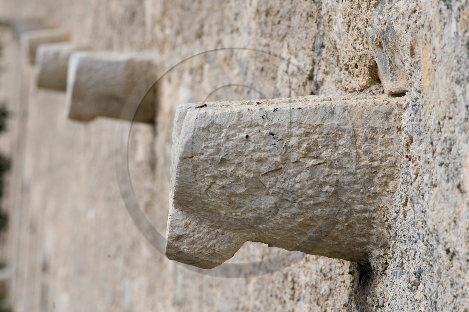 Briançon, gargouille en forme de bouche à canon de La Communication Y