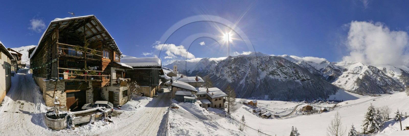 Saint-Véran, 2 042 m d'altitude,  plus haute commune  d'Europe