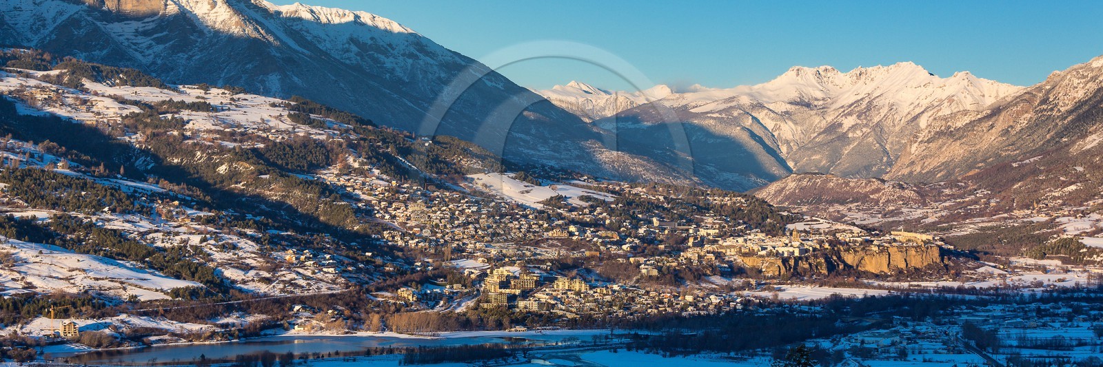 La ville d'Embrun est construite sur un roc et domine la Durance