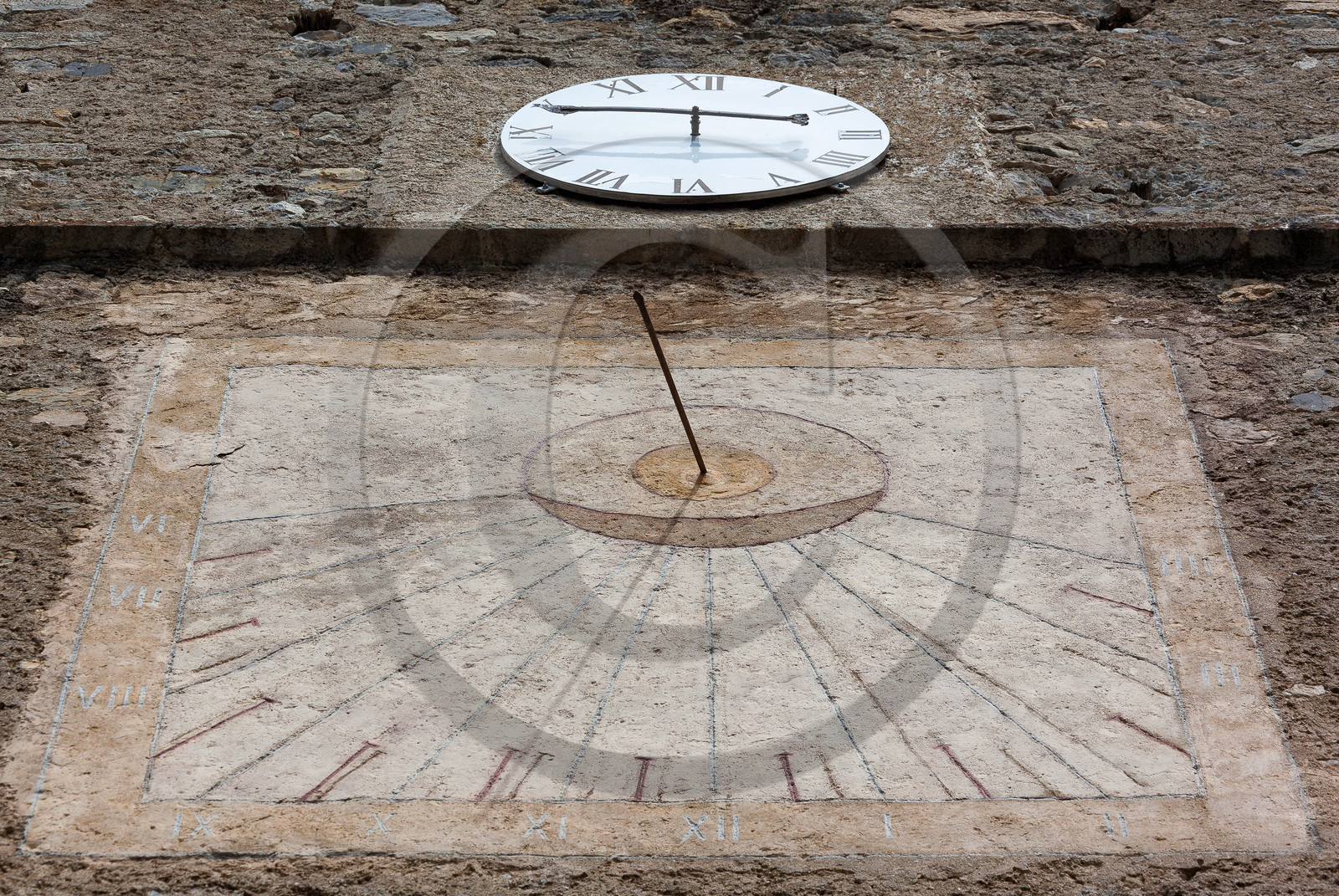 Église Saint-Laurent des Vigneaux, cadran solaire