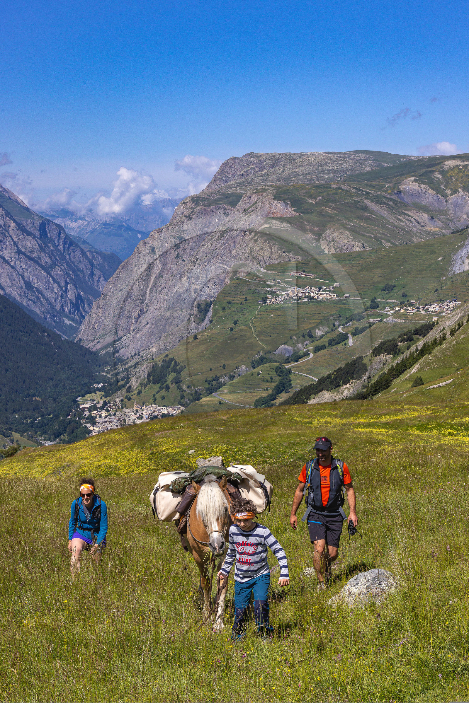 Trek famille avec animaux de bats
