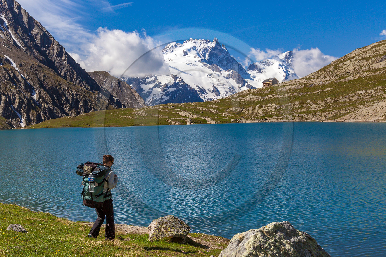 Randonnée au lac du Goléon devant la Meije