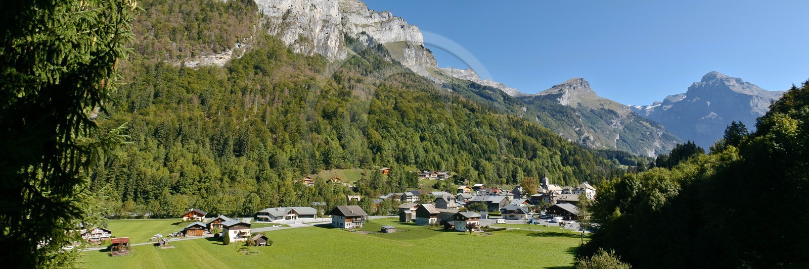 Sixt-Fer-à-Cheval, Église du XIIIe siècle