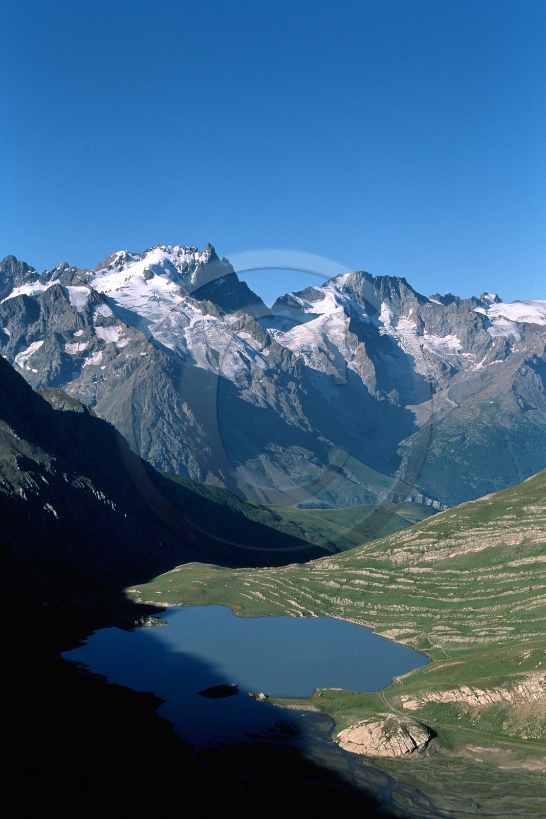 Lac du Goléon et la Meije