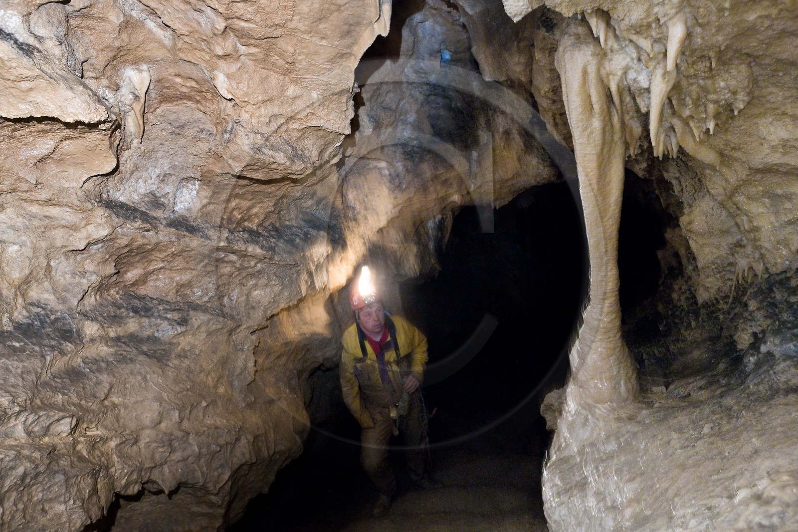 Gorges d'Agnielles, Spéléologie