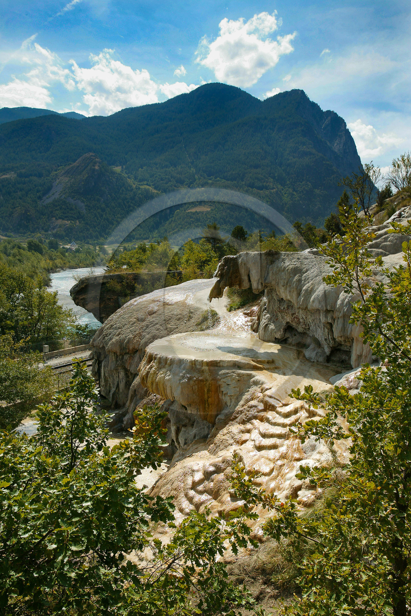 Réotier, fontaine pétrifiante