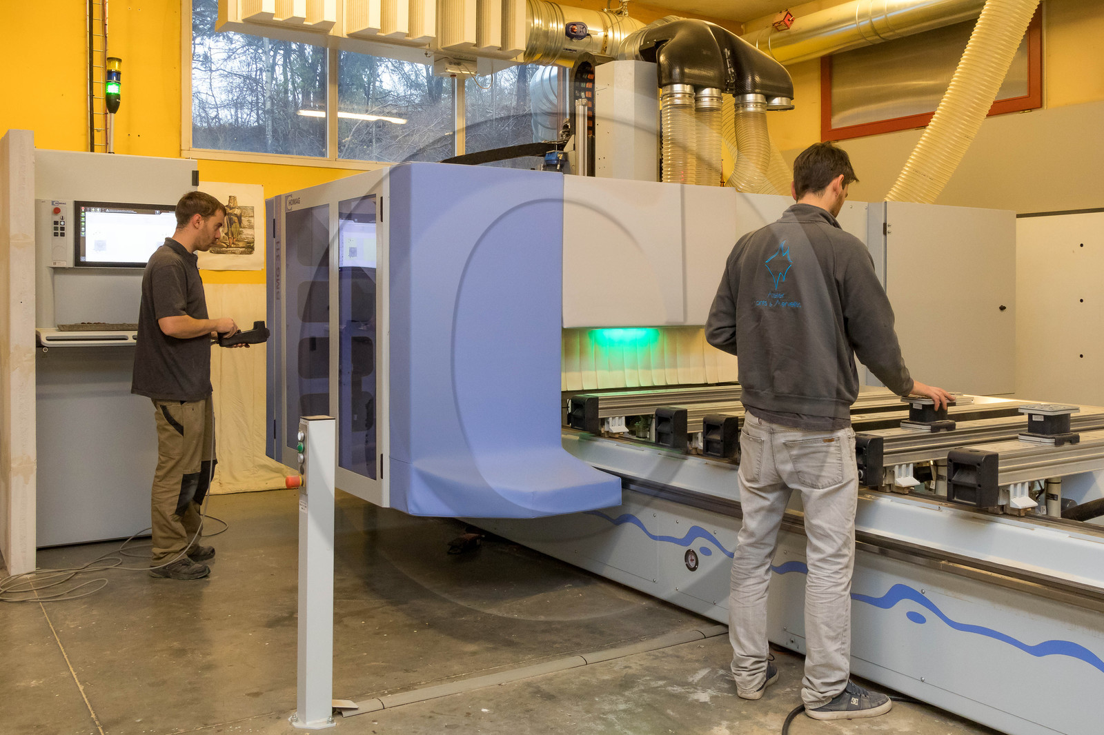 Atelier Monts & Merveilles, Clément Goudet, Compagnon Menuisier Ebéniste et Maxime Cuvelot responsable d'atelier