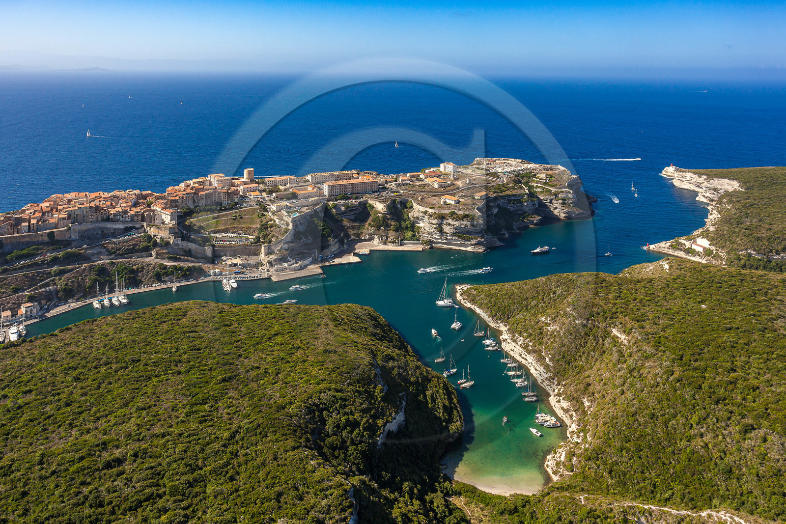 La citadelle et le port de Bonifacio