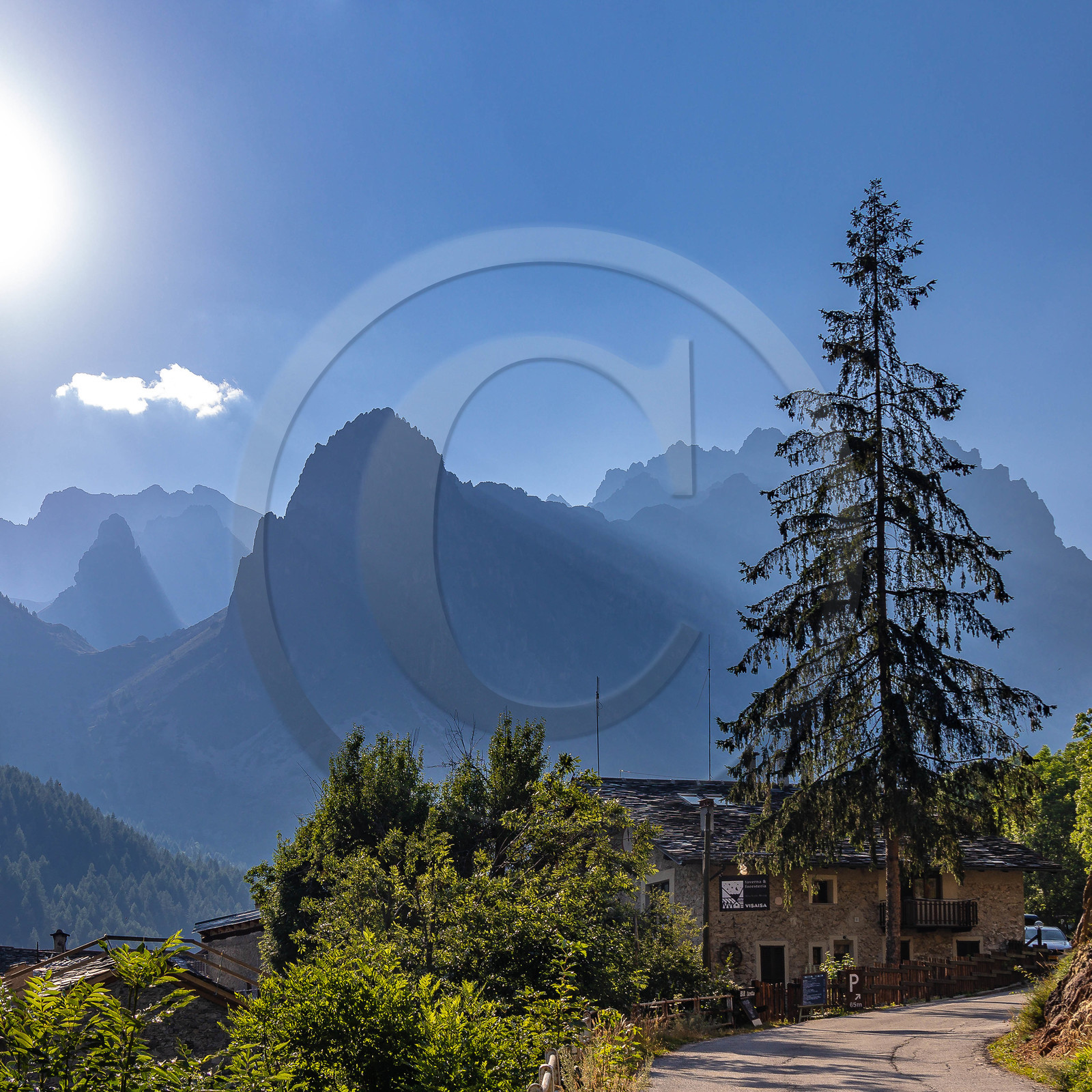 Saretto, Visaisa Taverna & Foresteria