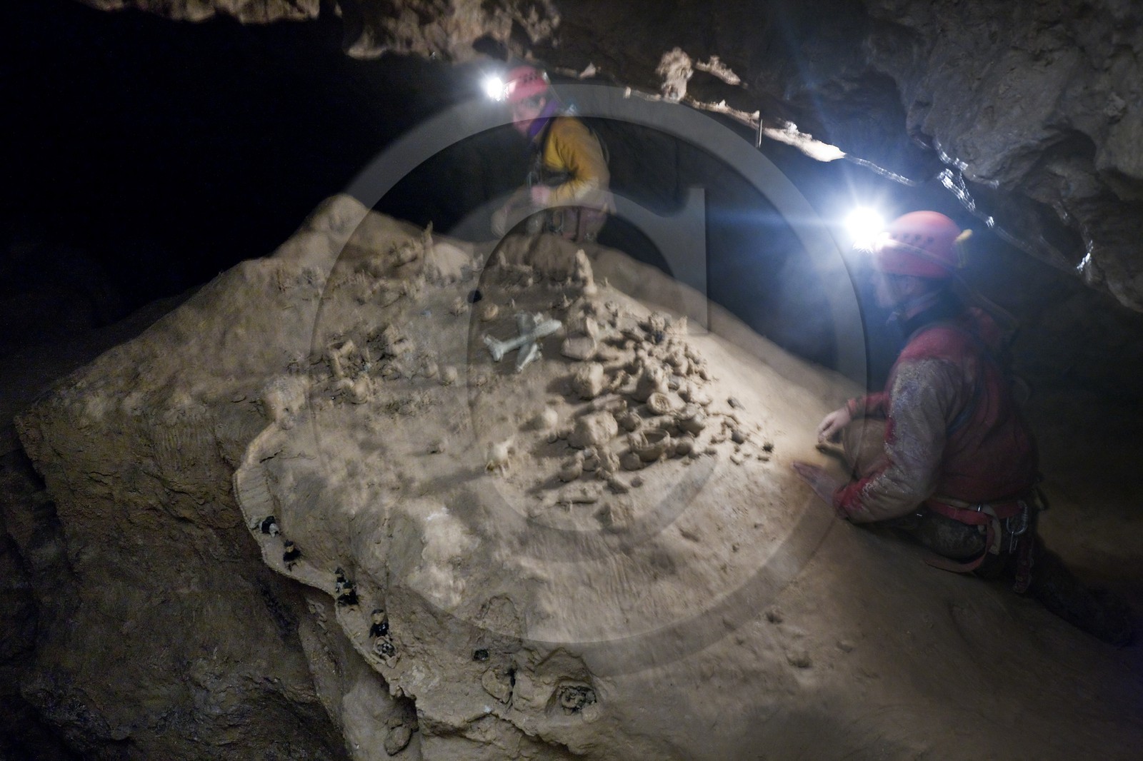 Gorges d'Agnielles, Spéléologie