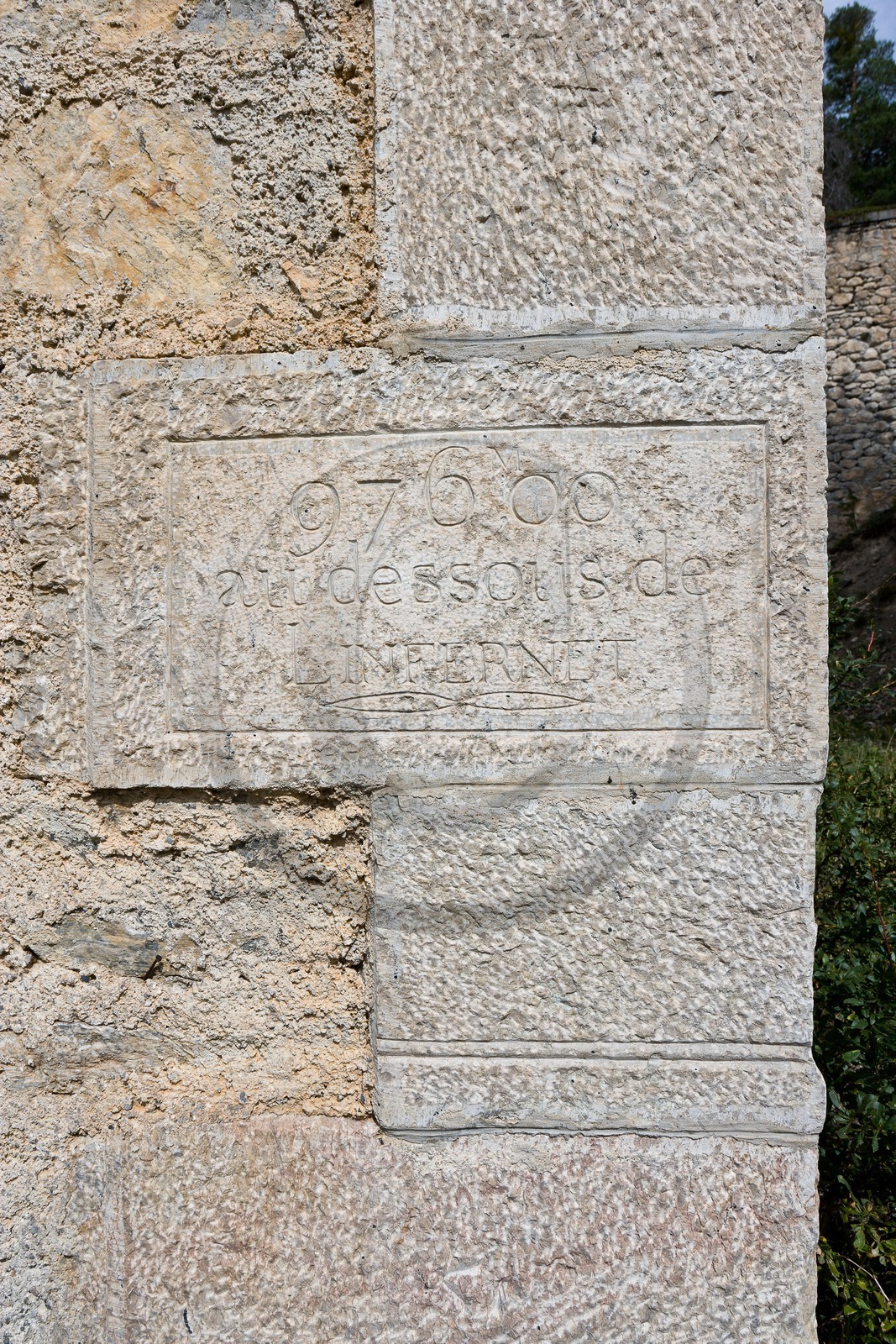 Briançon, La Communication Y