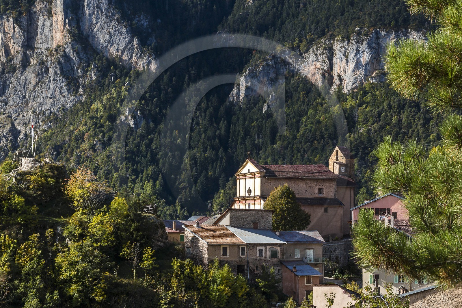 Roure, Eglise paroissale Saint-Laurent