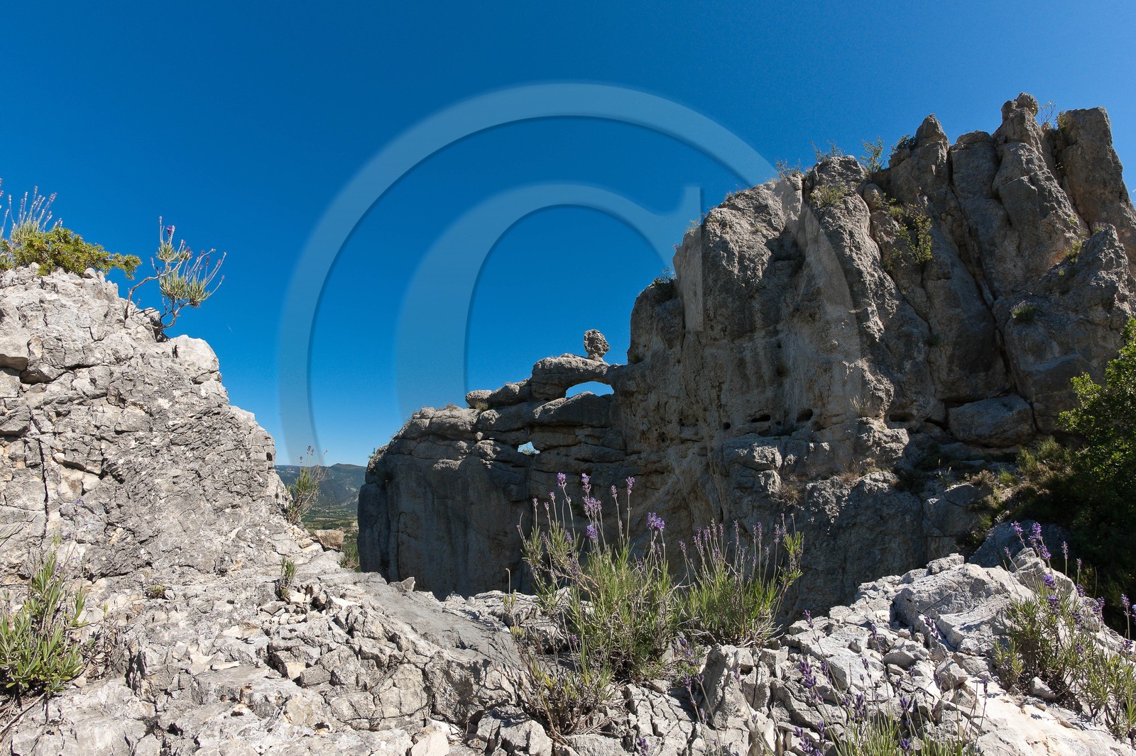Vallée de l'Oule, Montmorin, Col des Tourettes, Roche percée