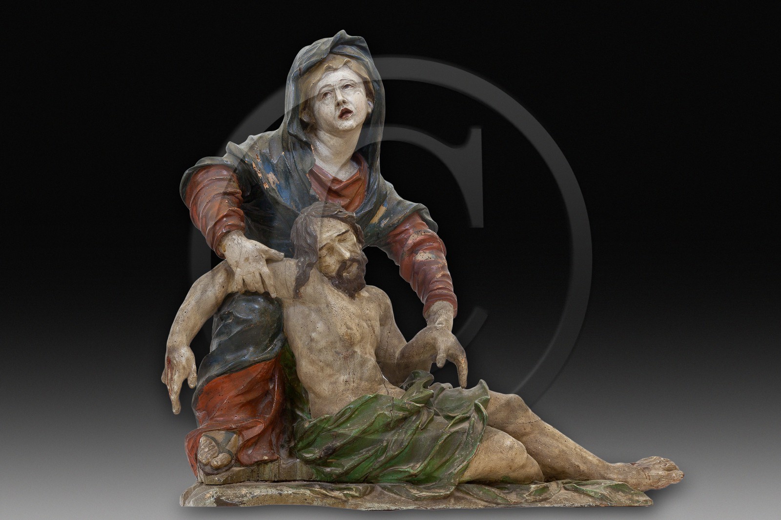 Village de l'Epine, église paroissiale du XIXème siècle recèle une pietà en bois sculptée datant du XIème siècle