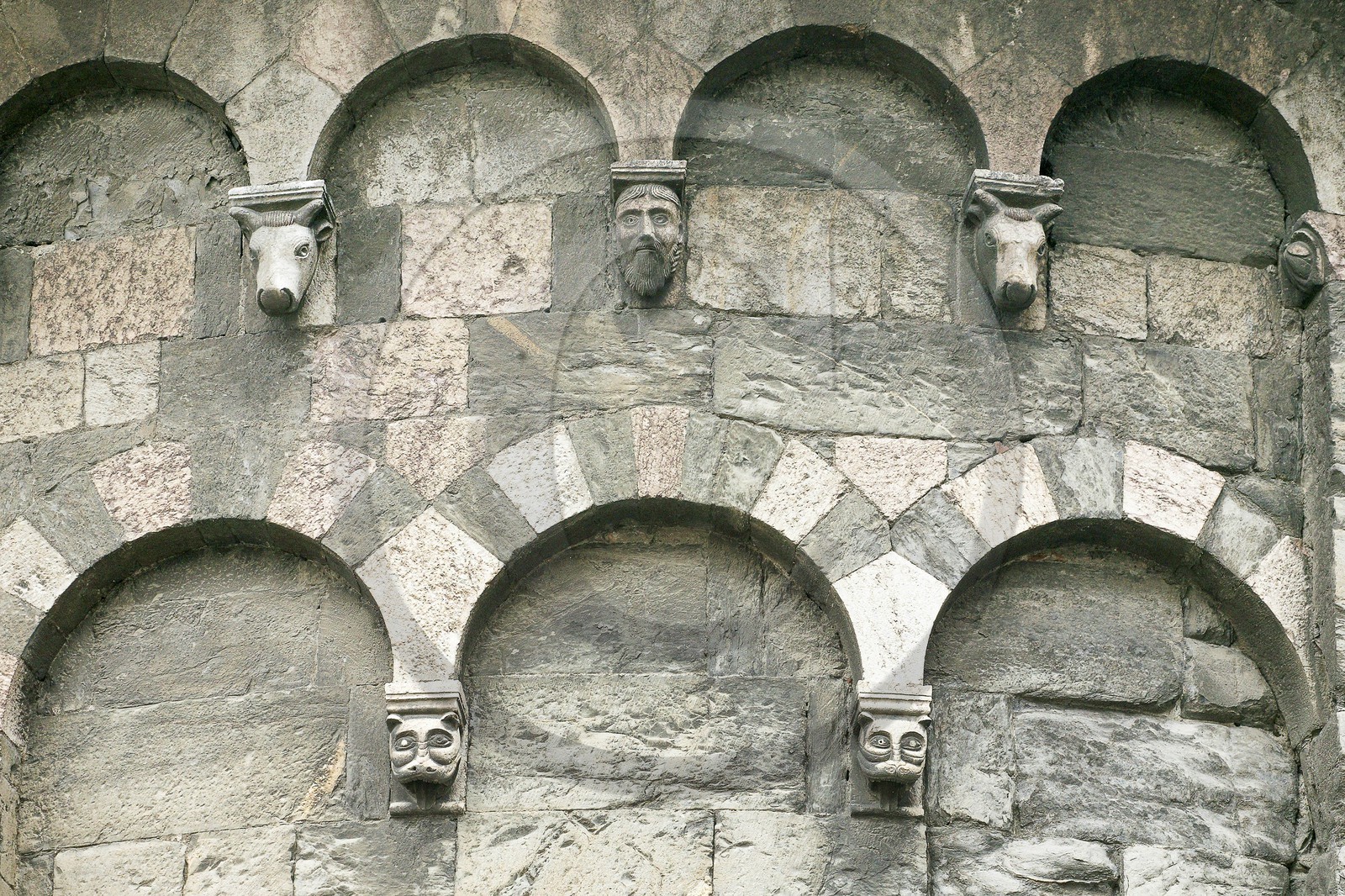 Embrun, Cathédrale Notre-Dame du Réal, détails sculpture