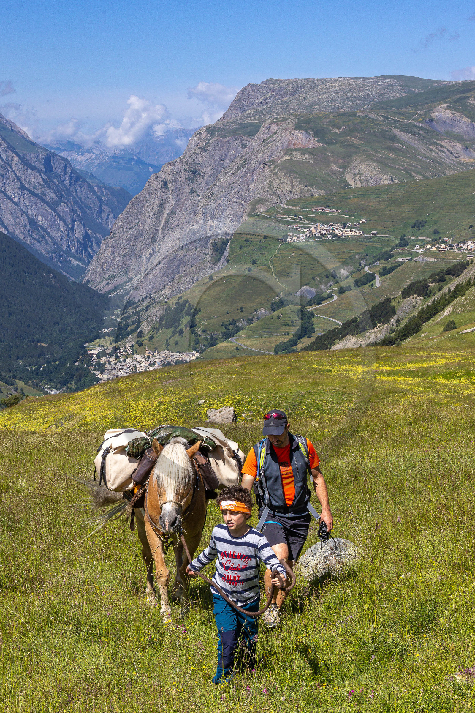 Trek famille avec animaux de bats