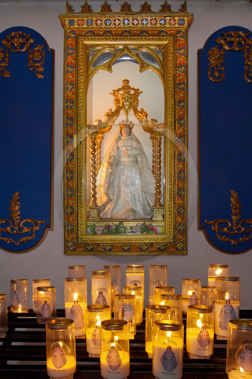 La statue Notre-Dame des Grâces que l'on porte en procession