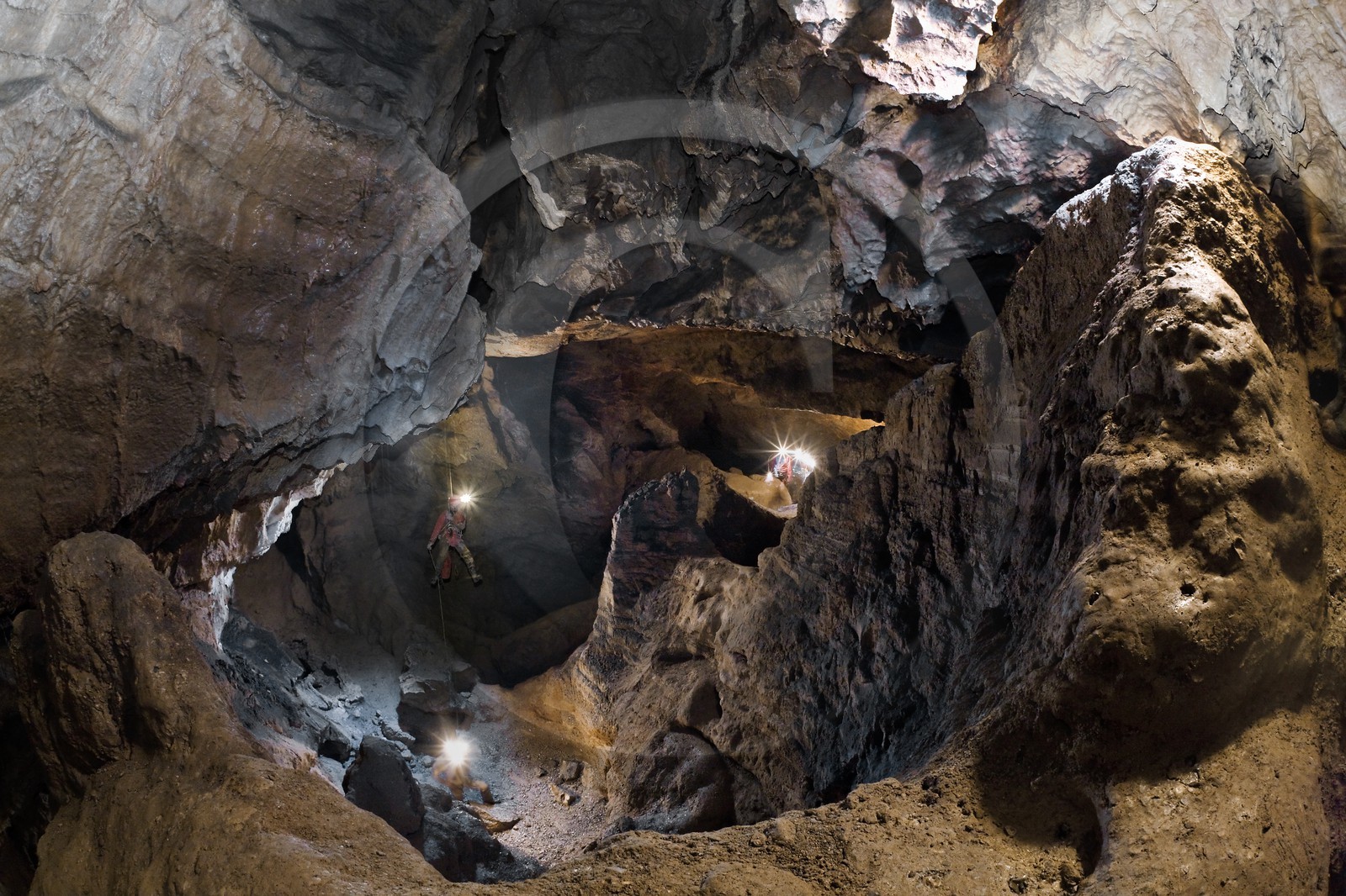 Gorges d'Agnielles, Spéléologie